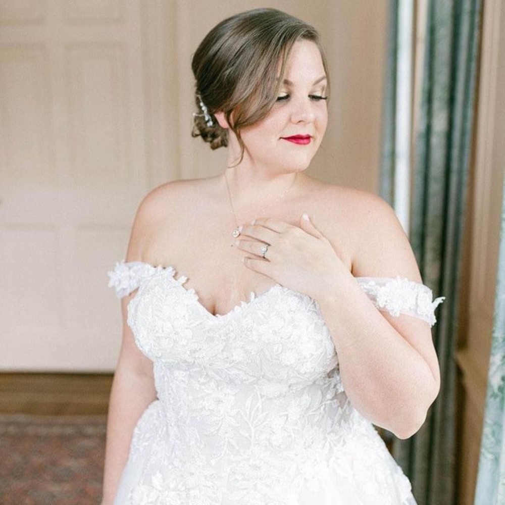 Stunning wedding gown from Charleston Bridal Boutique | LIKE NEW | Size 12